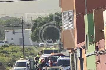 Aparatosa colisión de dos vehículos en una calle de Lomo Cementerio (Foto TA)